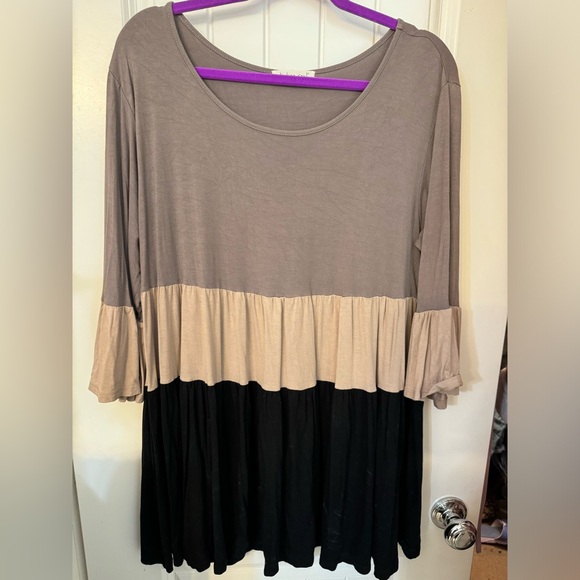 Fun top - Picture 1 of 2